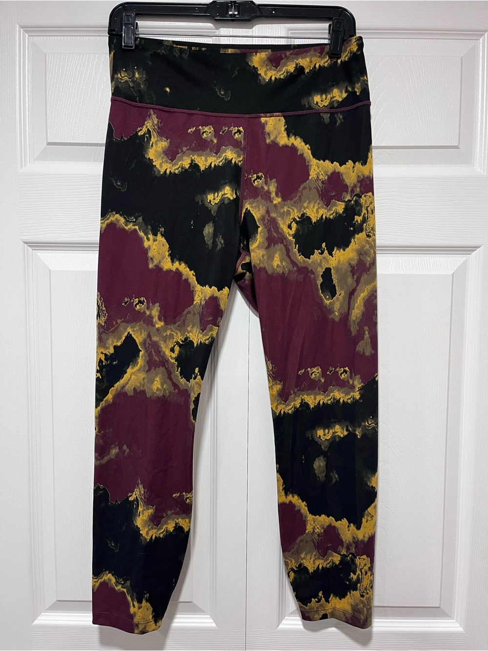 JoyLab Maroon, Black & Gold Abstract Print Leggings